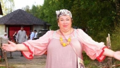 Деревенский пирог и радостные люди на фоне карельской природы