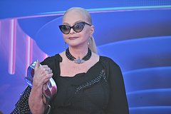 Лариса Долина с двумя квартирами и кошками